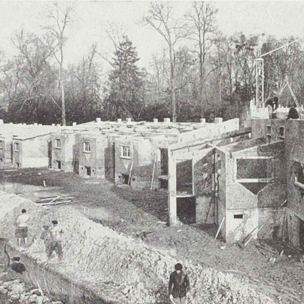 Photographie du chantier parue dans l'Architecture d'Aujourd'hui en 1953.