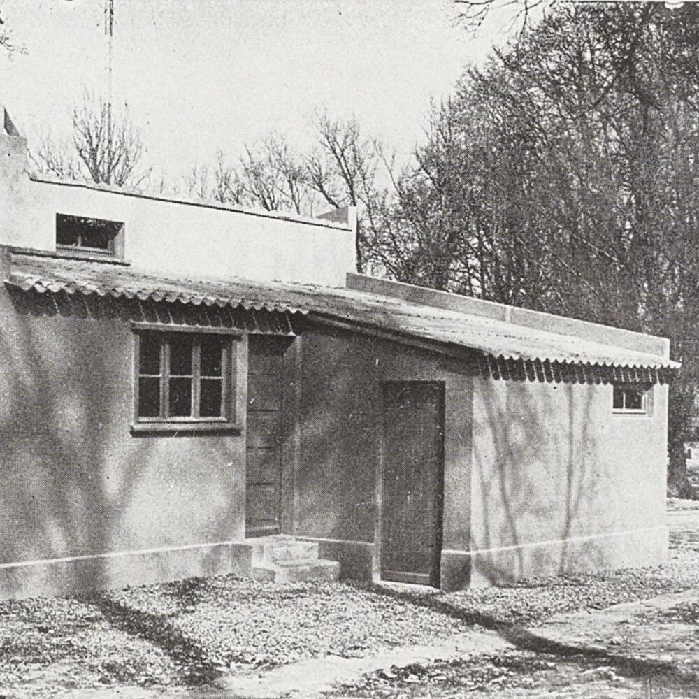 Photographie d'un des logements parue dans l'Architecture d'Aujourd'hui en 1953.