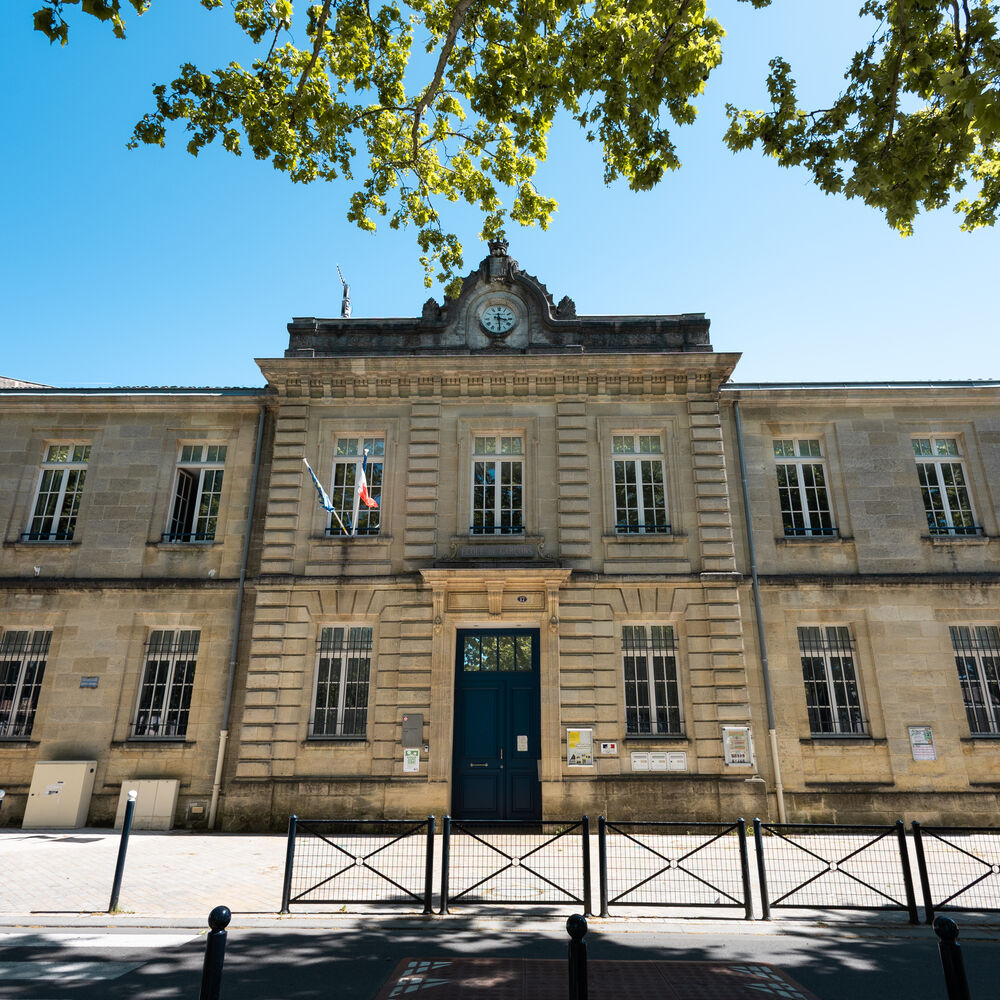 École BECK (Côté MIN)  et École Buisson (Côté Angle Alpha)