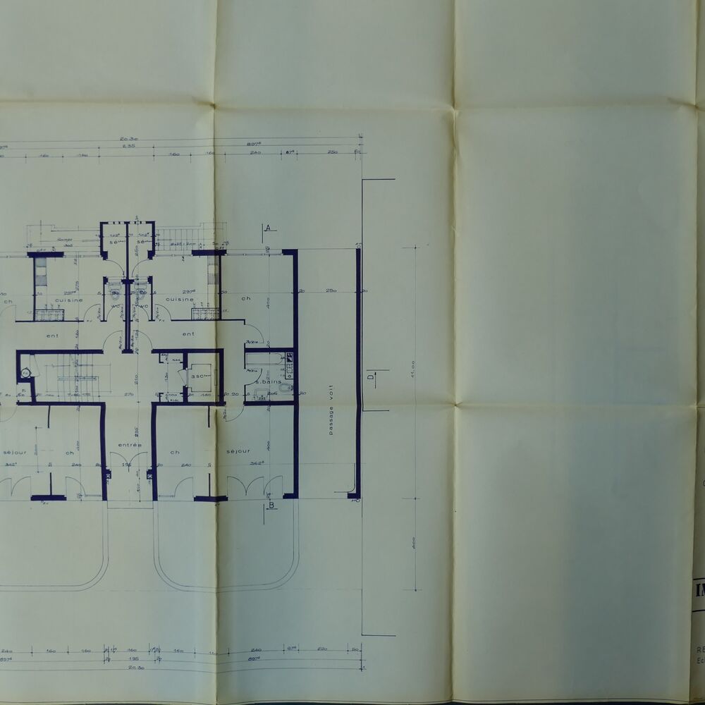 Plan du rez-de-chaussée avec les passages carrossables par l'architecte Jacques Couchot, 1966.
