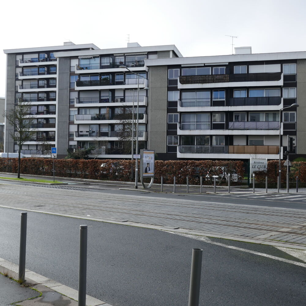 Vue d'ensemble du groupe F depuis le parc à l'avenue du Maréchal-Leclerc.