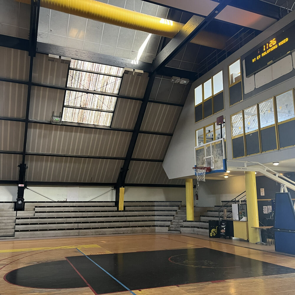Vue intérieure du gymnase