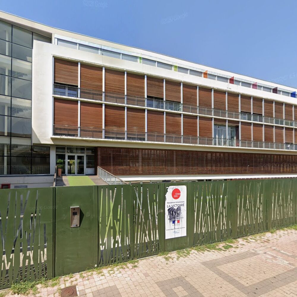 Façade principale de l'ancien restaurant universitaire depuiss la rue Sauteyron.