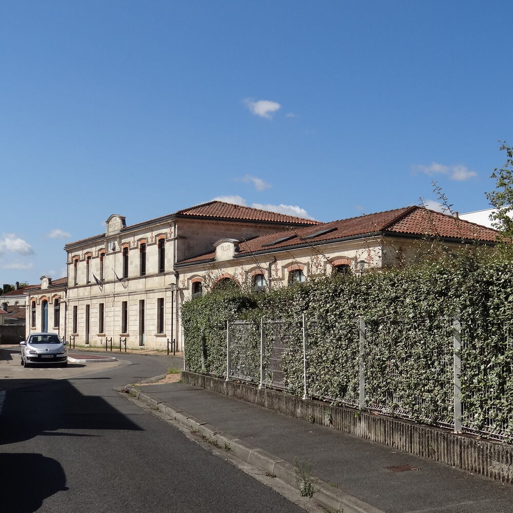Vue de la façade principale depuis la rue Berthelot