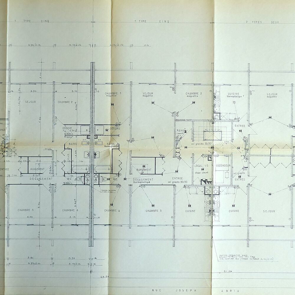 Plan de l'étage courant de la résidence par les architectes Jean-Jacques et Philippe Chaveron, 1970.