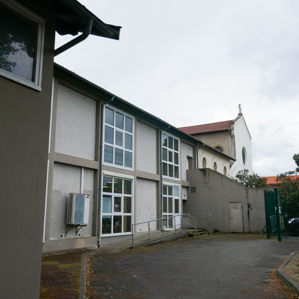 Façade arrière du couvent et vue sur l'église Saint-François