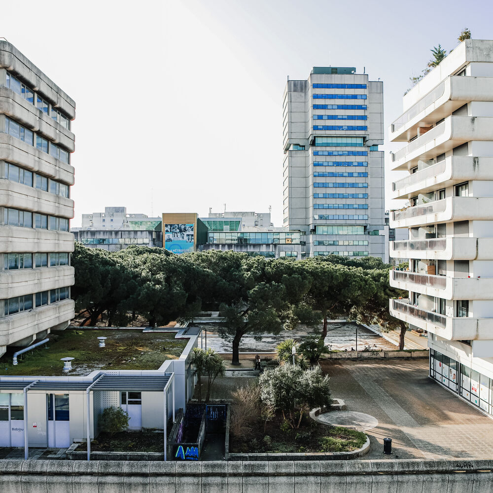 Vue de Mériadeck depuis le parking du centre commercial