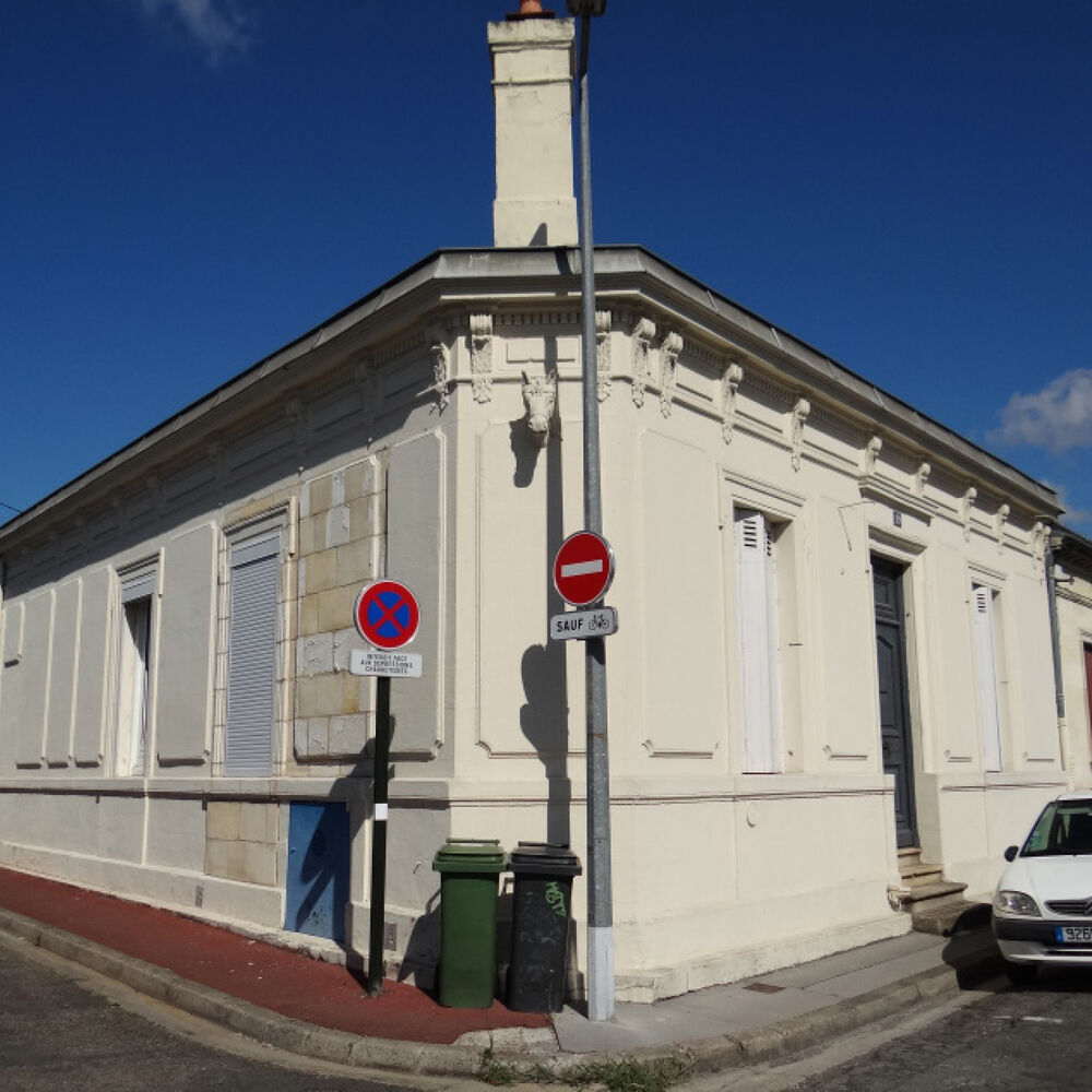 Vue sur la façade principale