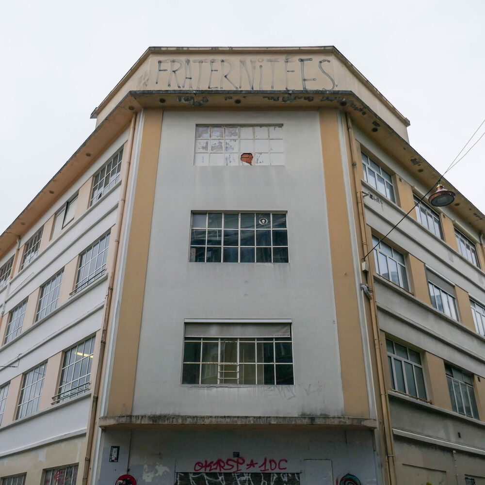 	 Vue de la façade principale de l'ancienne usine de chiffons