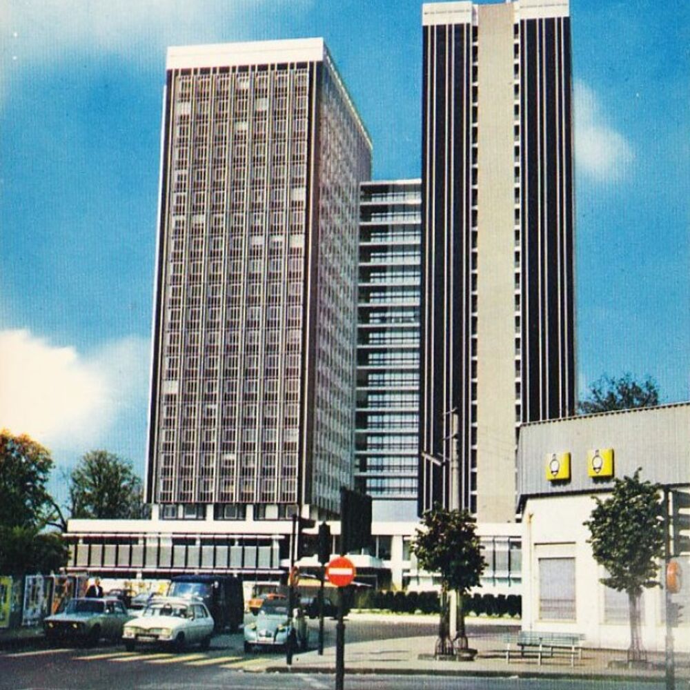 La cité administrative vue depuis les boulevards, carte postale vers 1975.