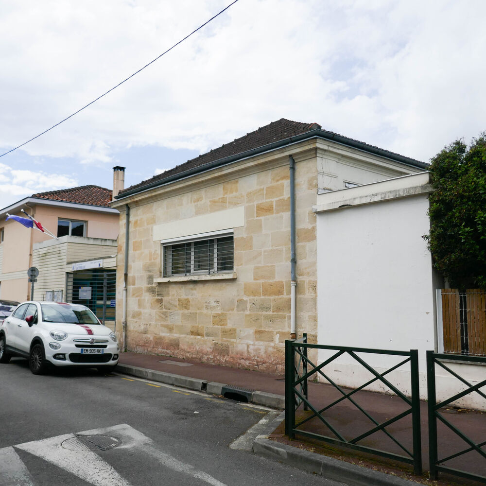Façade de l'école depuis la rue Felloneau
