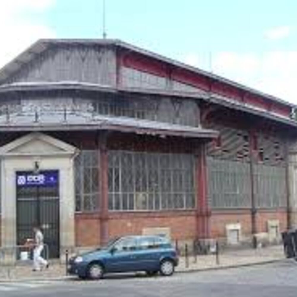 Façade principale du Marché des Douves