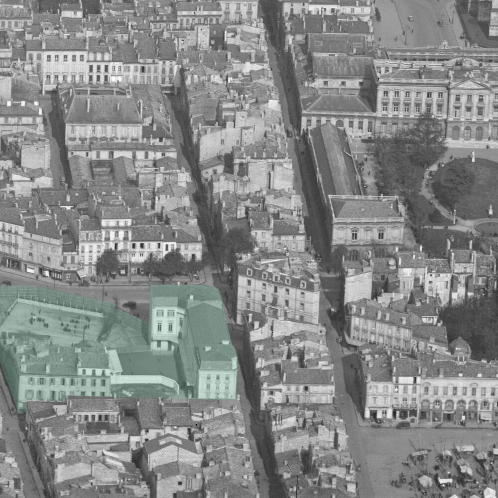 L'îlot du groupe scolaire (en vert) sur une vue à vol d'oiseau de 1930 (IGN).