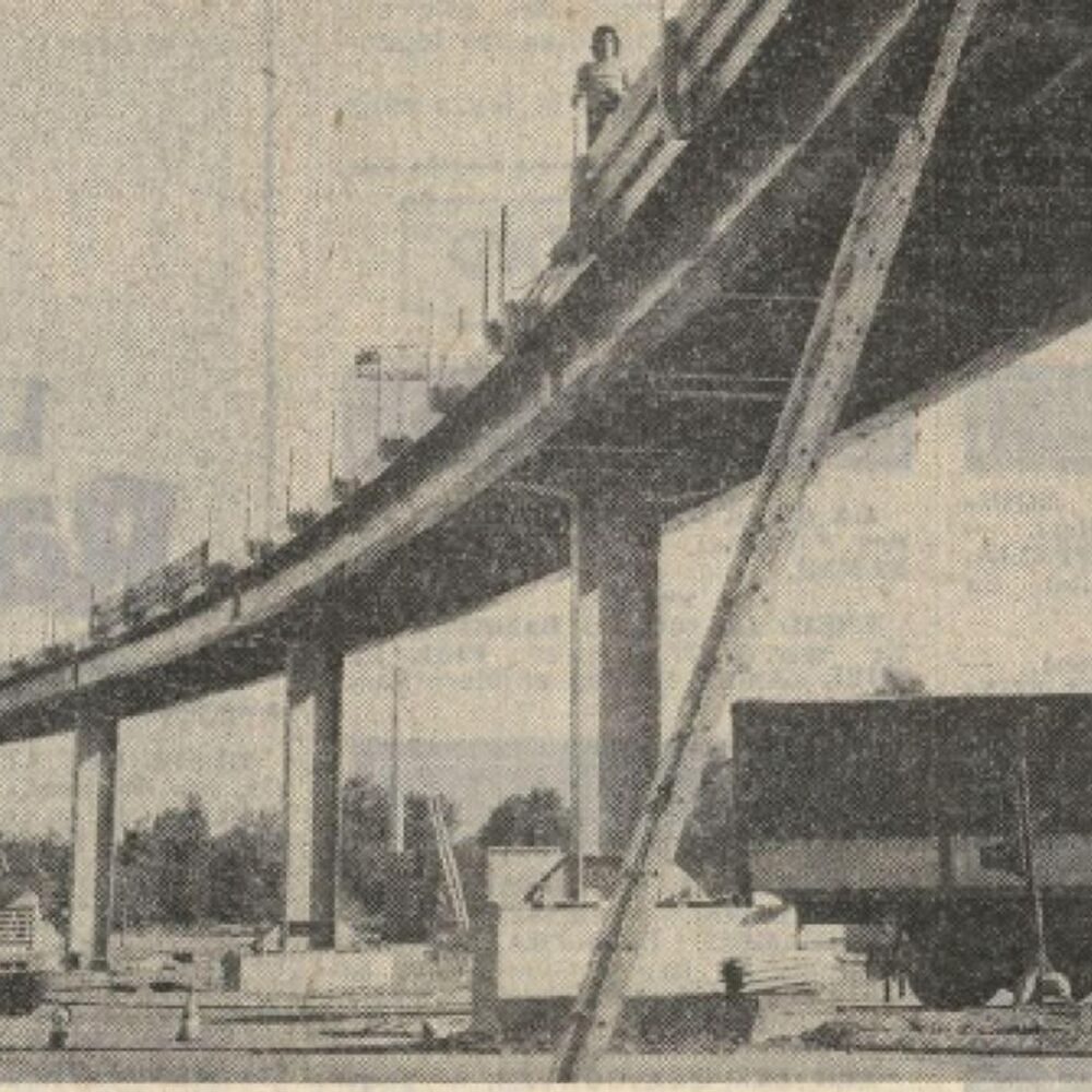 Le 9 octobre 1973, la pose du tablier métallique de l’autopont