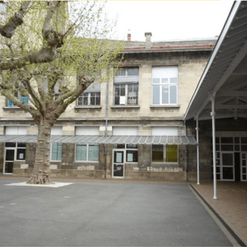 Façade intérieure de l'école