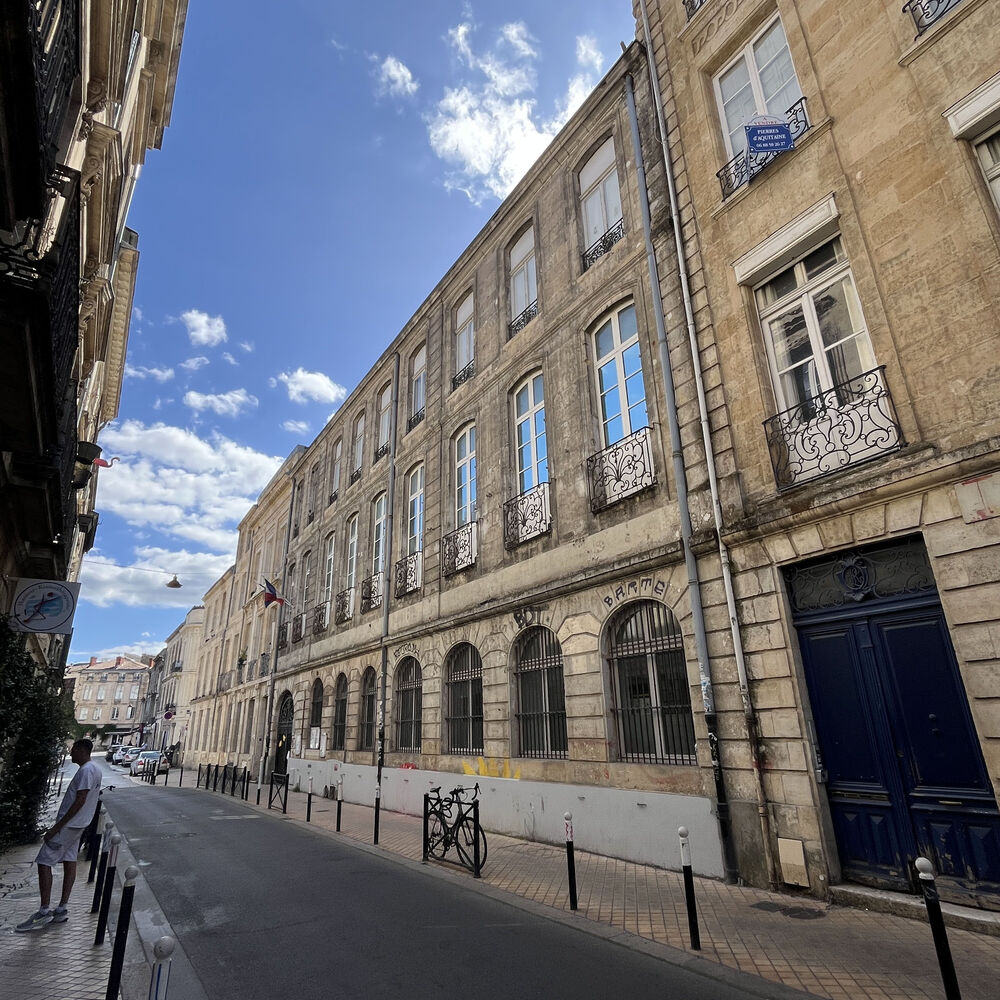 Façade principale rue des Menuts