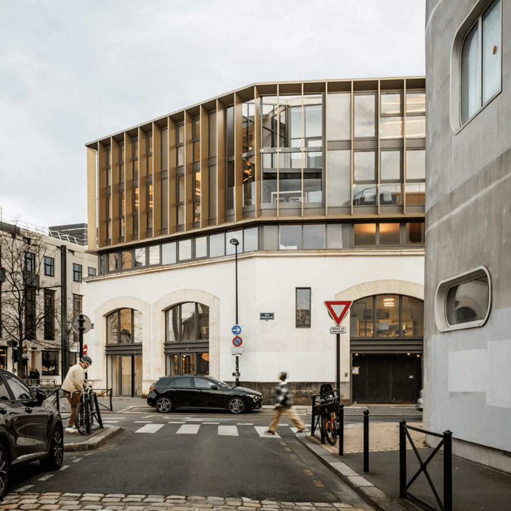 Vue de la façade surélevée depuis la rue de l'abattoir