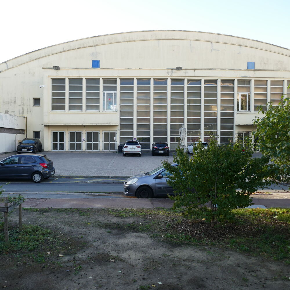 Vue de l'ancienne façade principale depuis le parc