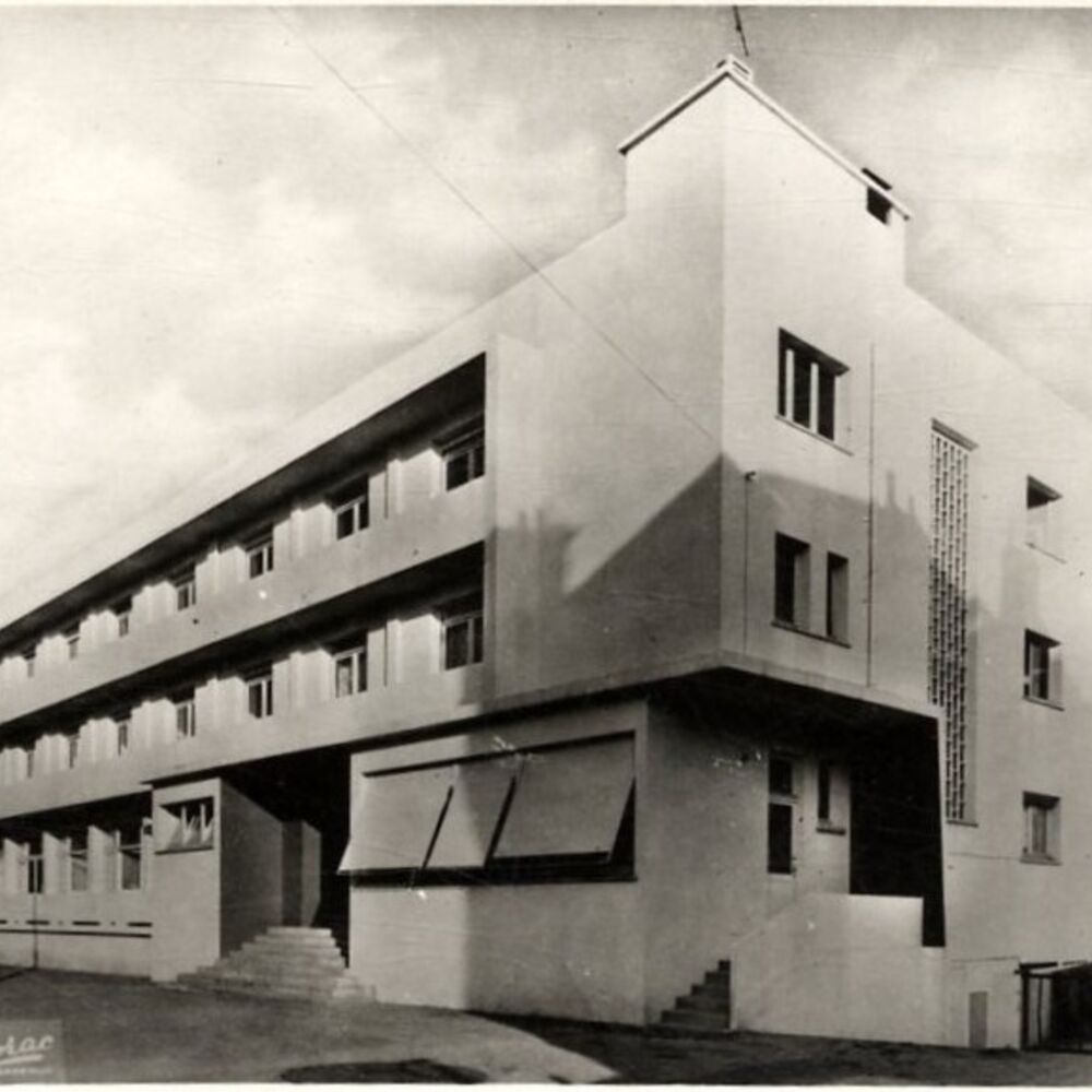Le foyer de jeunes peu après sa construction vers 1965.