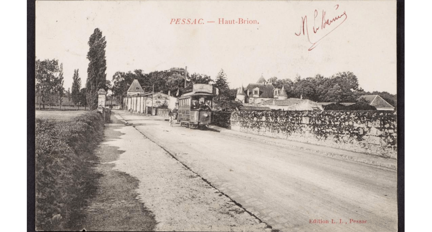 2-Vue de la route de Bordeaux devant le Château Haut-Brion.