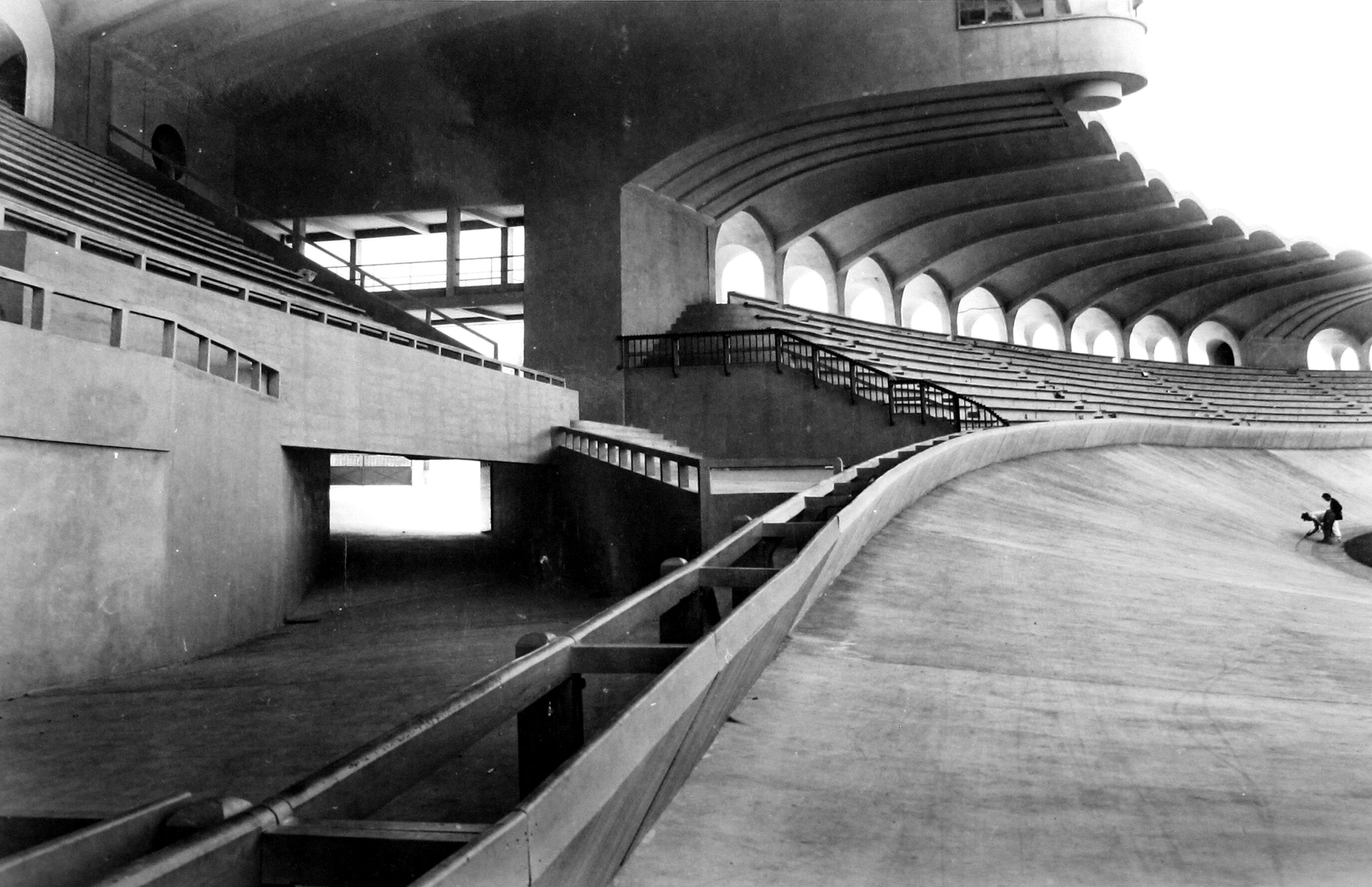 tribune et piste de vélodrome, après livraison, vers 1932_ABM