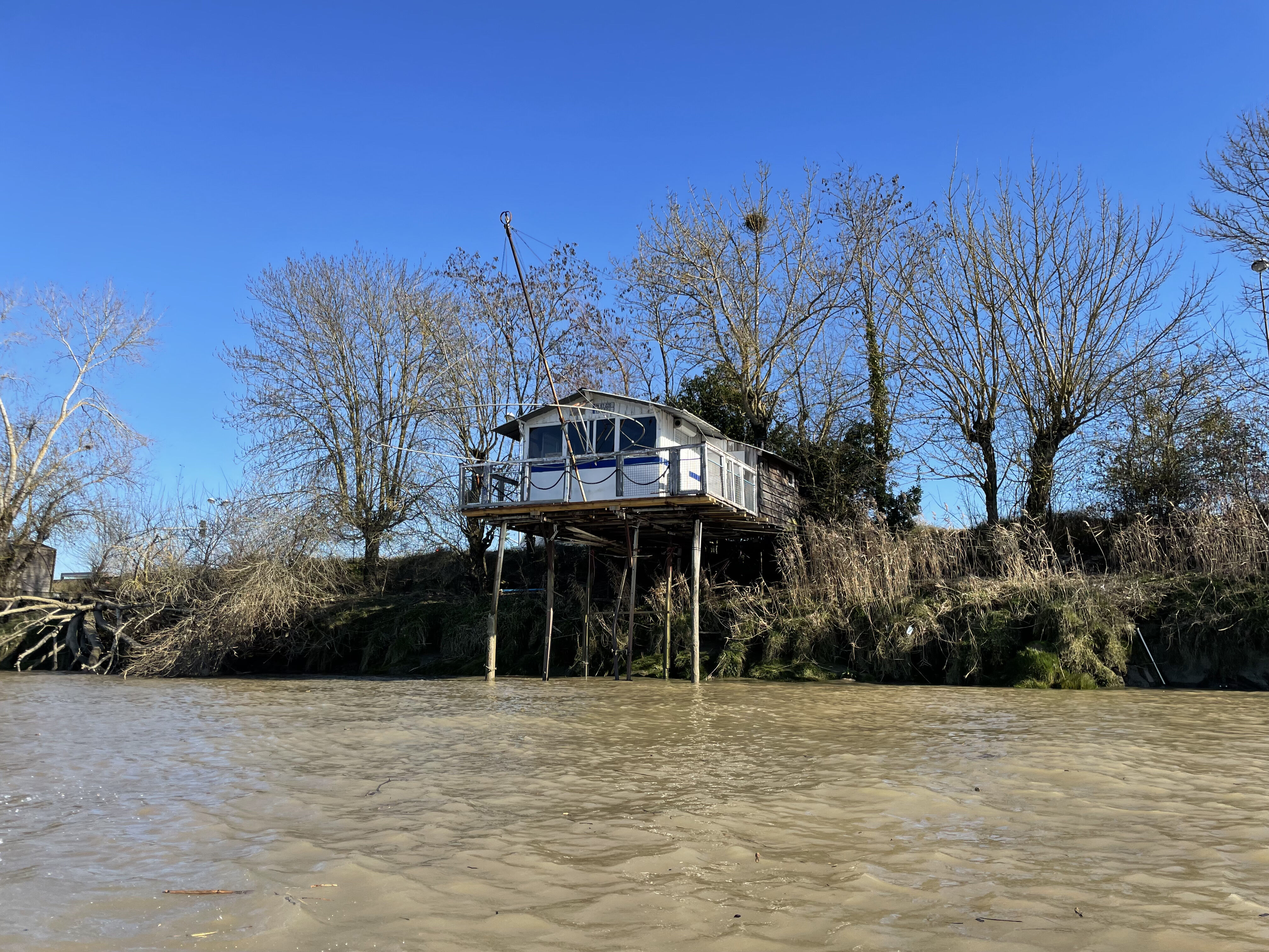 carrelet et son filet, vue depuis la Garonne, 2022_ME