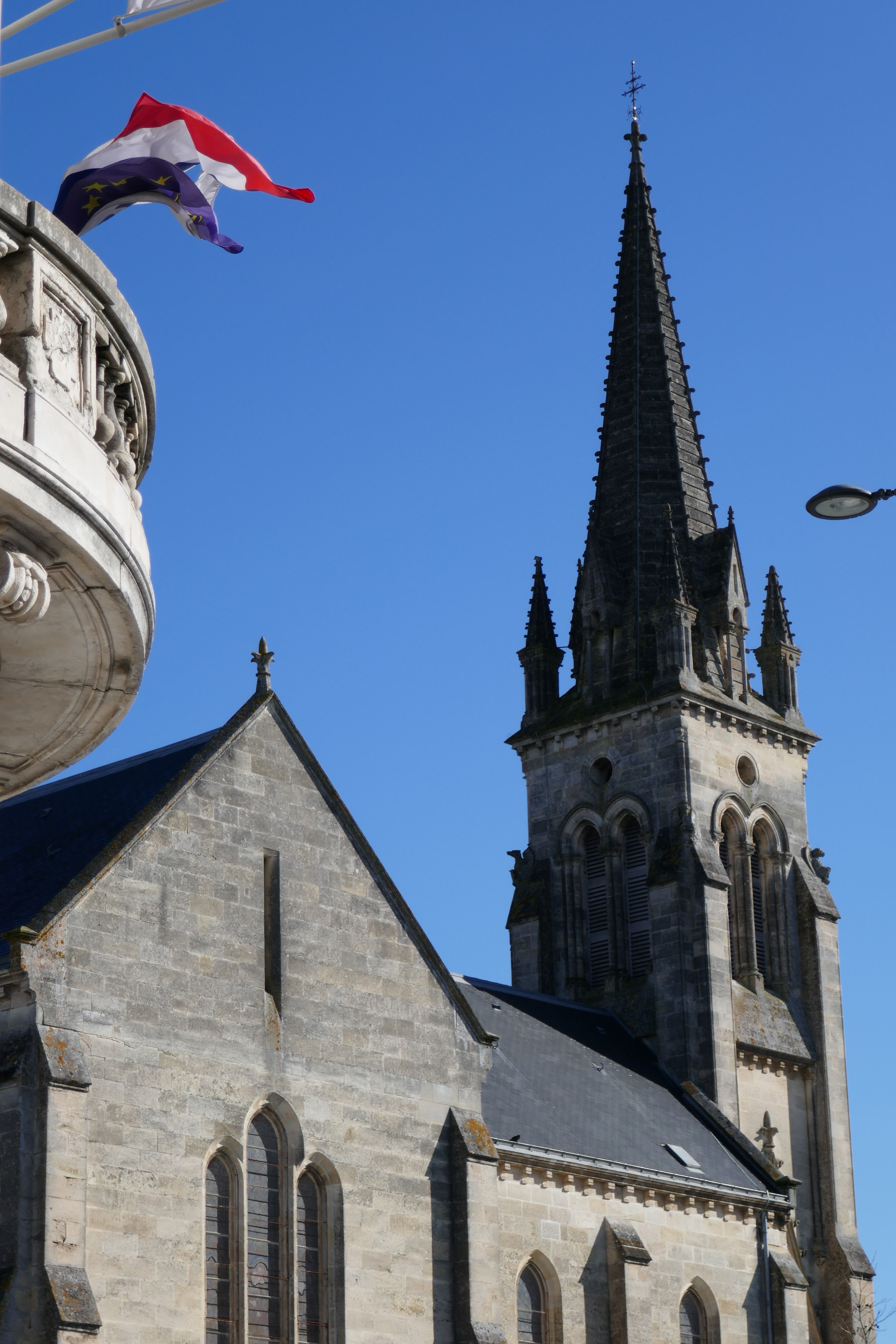 Le clocher et la façade sud.