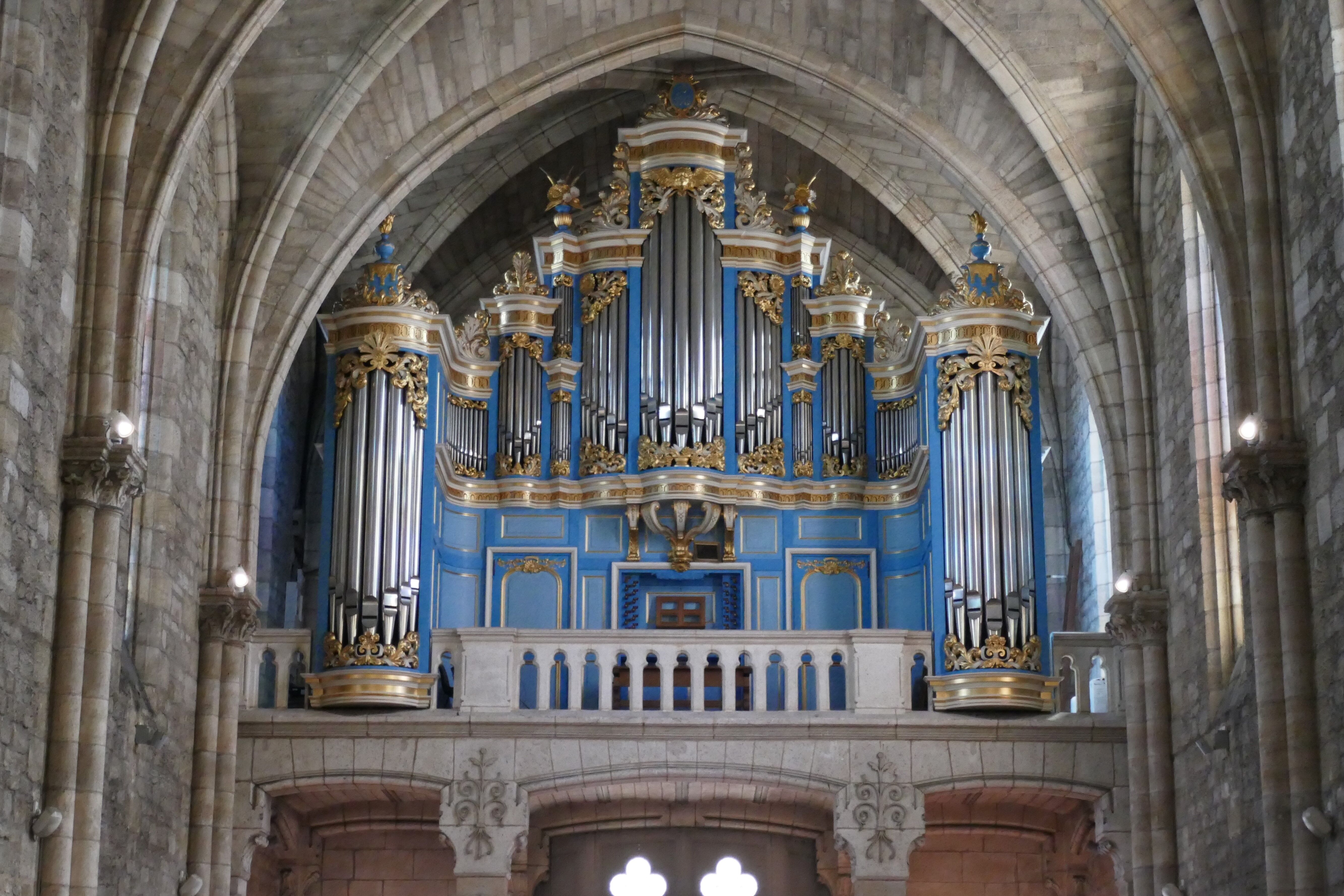 Buffet du grand orgue construit en 1994 par Gérald Guillemin.
