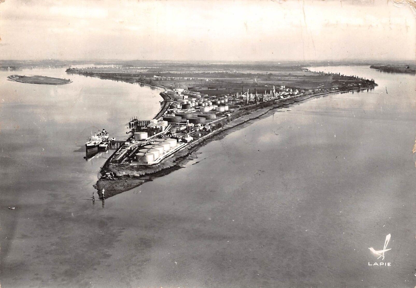 vue aérienne de la pointe du Bec d'Ambès, vers 1950_CP