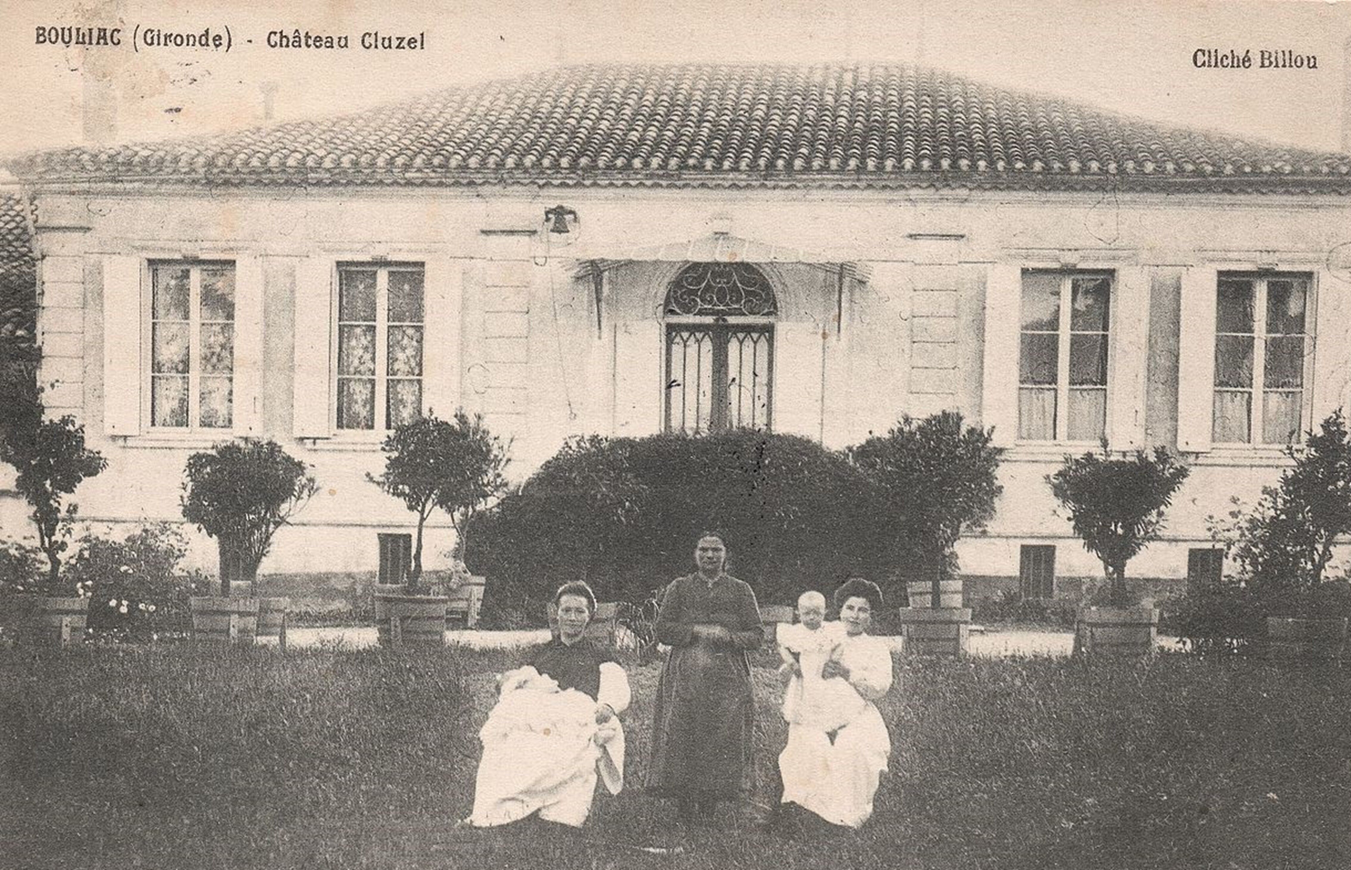 Carte postale du domaine de Cluzel au début du 20e siècle, façade sur jardin 