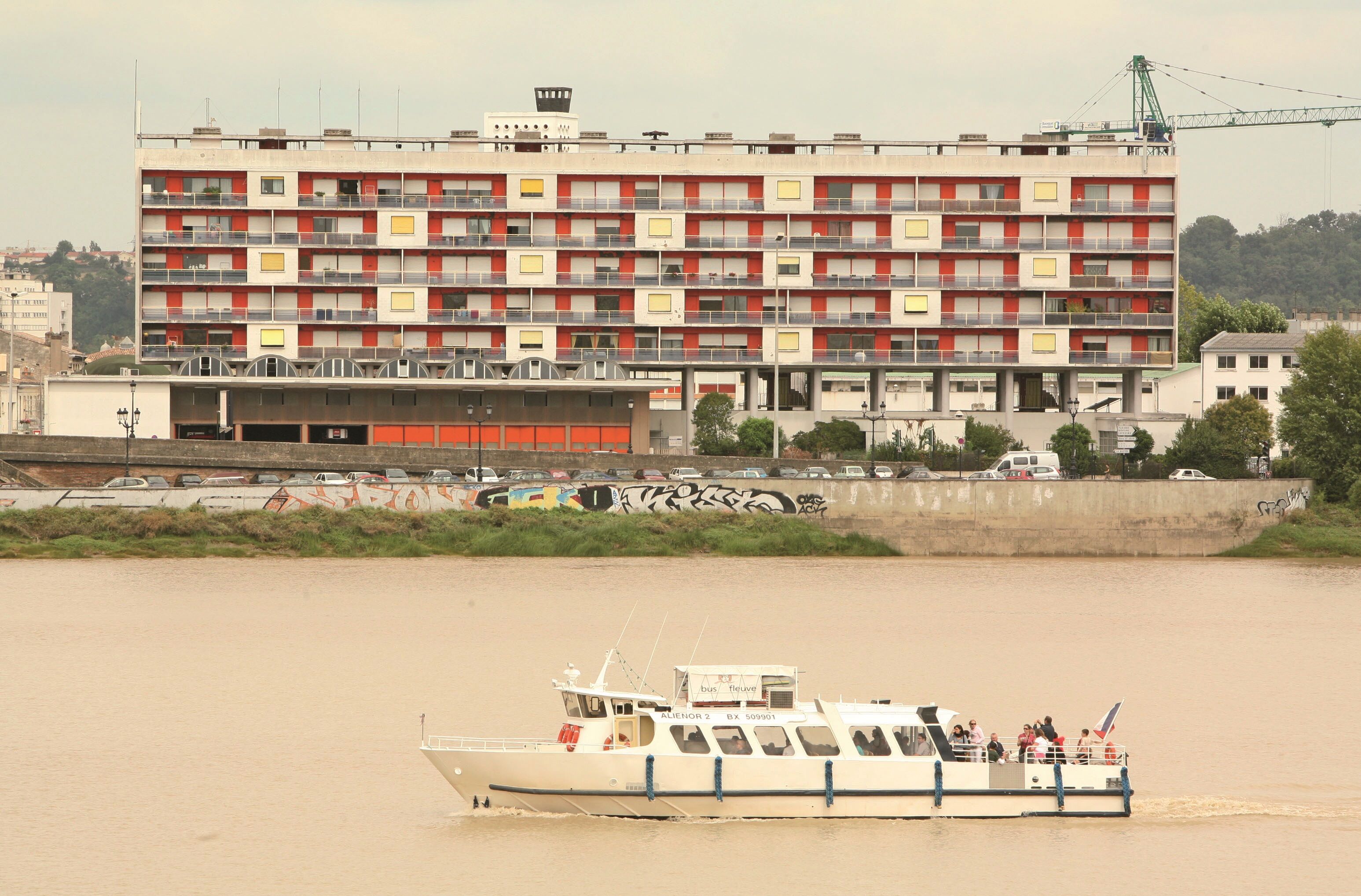 La caserne depuis la Garonne, 2013.