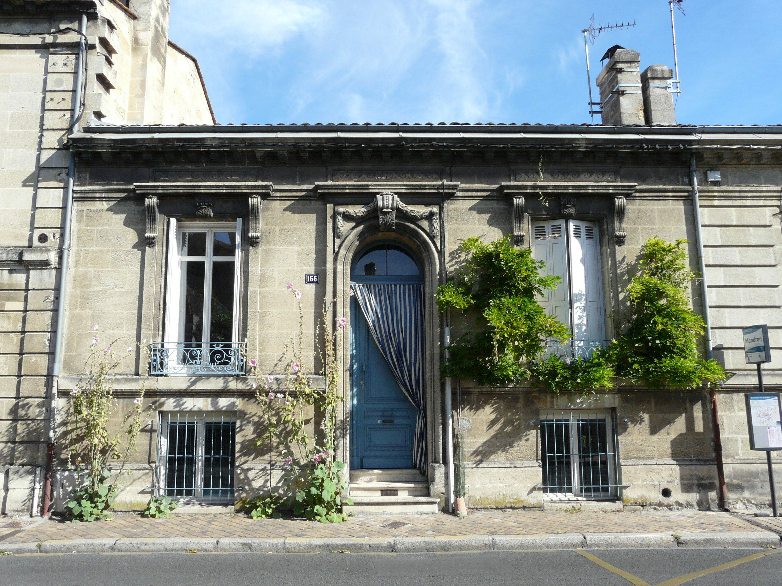 Façade d'échoppe fin XIX siècle, Rue Camille-Godard. Bordeaux