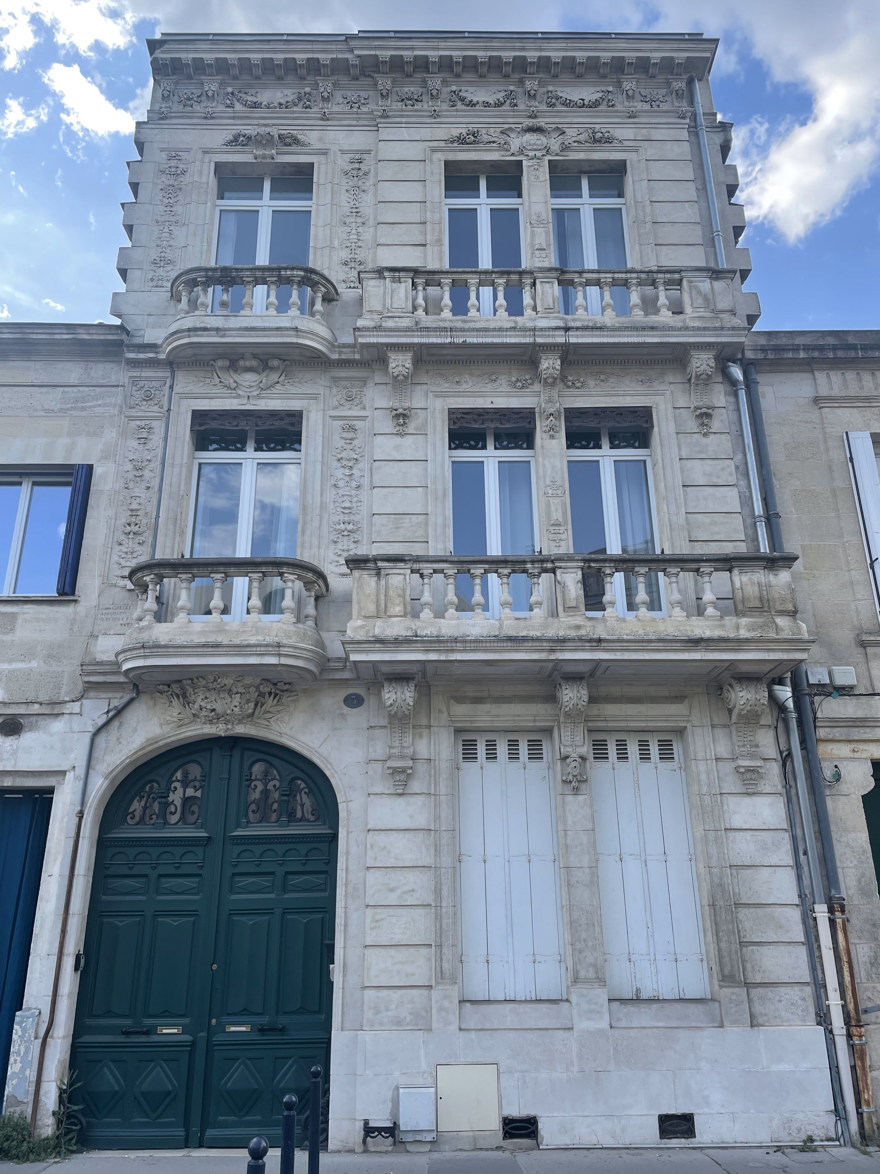 Façade maison 5 rue Bauducheu, Gaston Grelet architecte et B. Durry entrepreneur fin XIXe siècle.