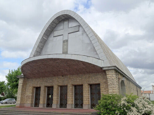 Vue de la façade principale de l'église