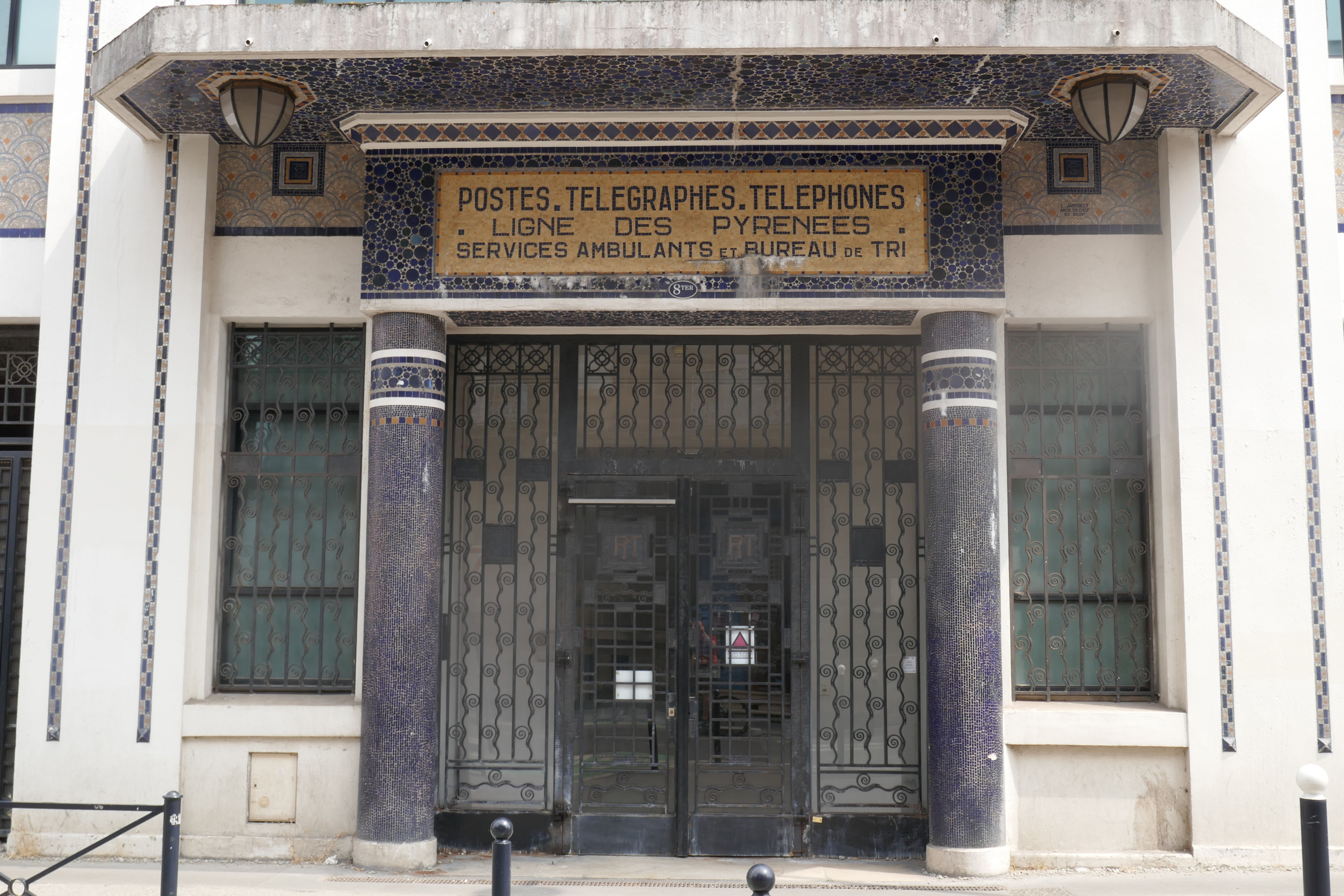 Détails de la porte d'entrée. Léon Jaussely, Architecte 1929. 