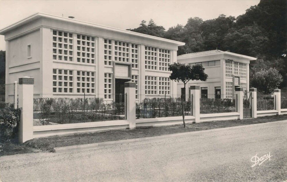 Les anciens bains-douches de Floirac, carte postale vers 1950.