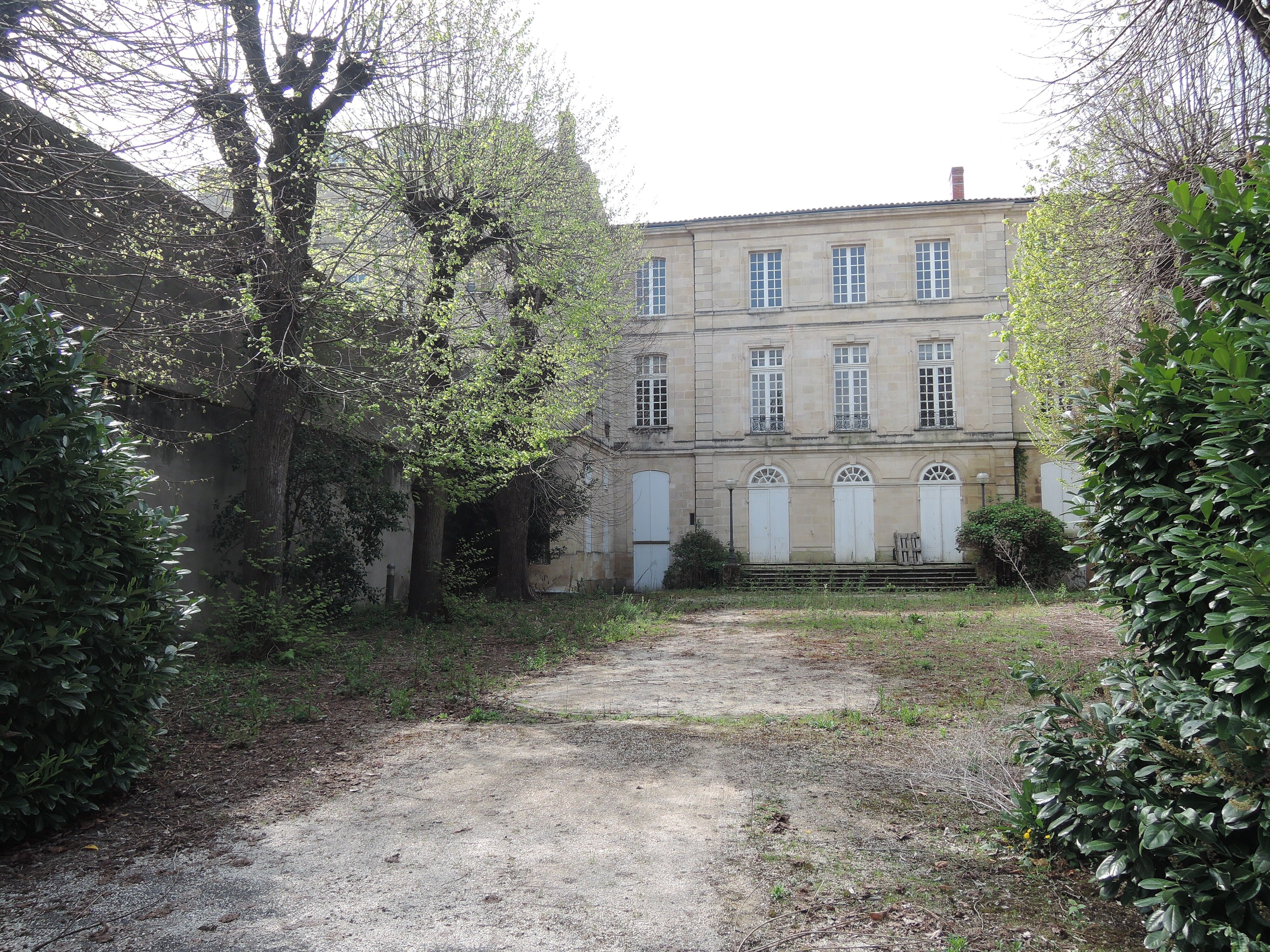 Vue de la façade sur jardin