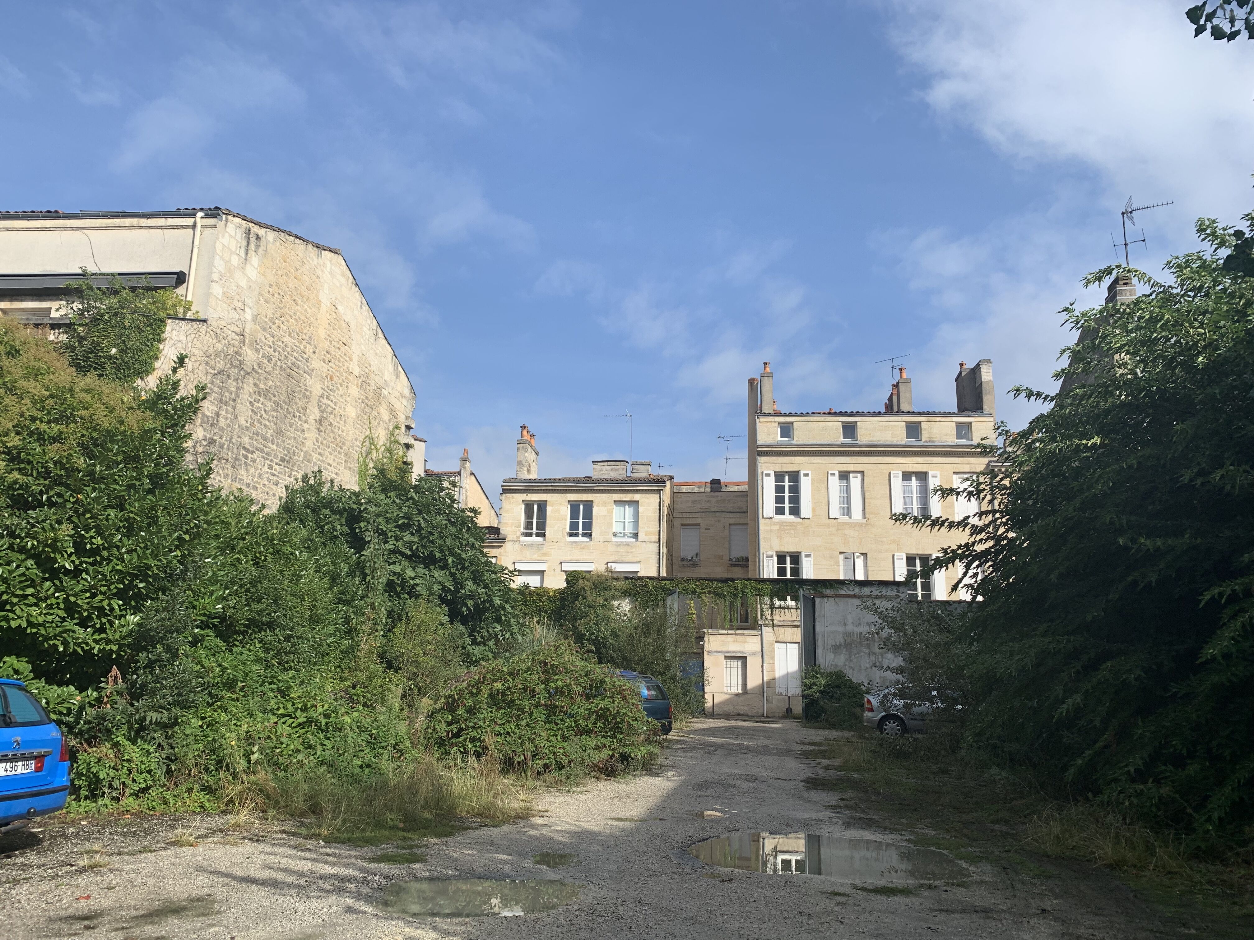 Vue du jardin vers la rue Lebrun