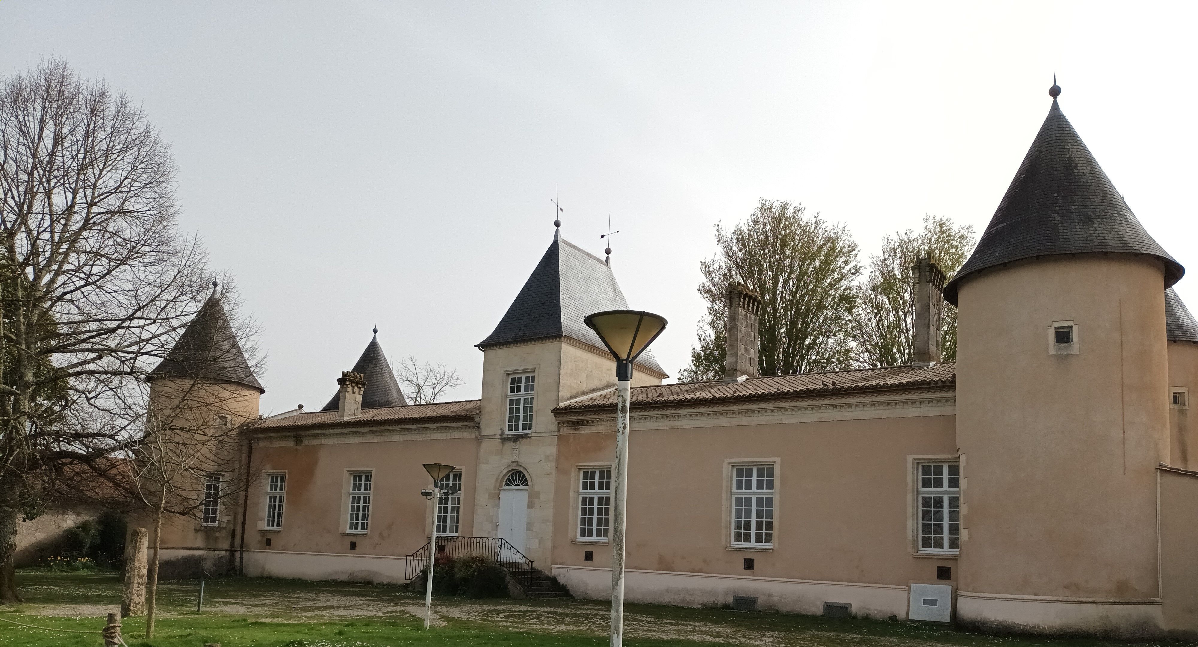 Château façade avenue du taillan