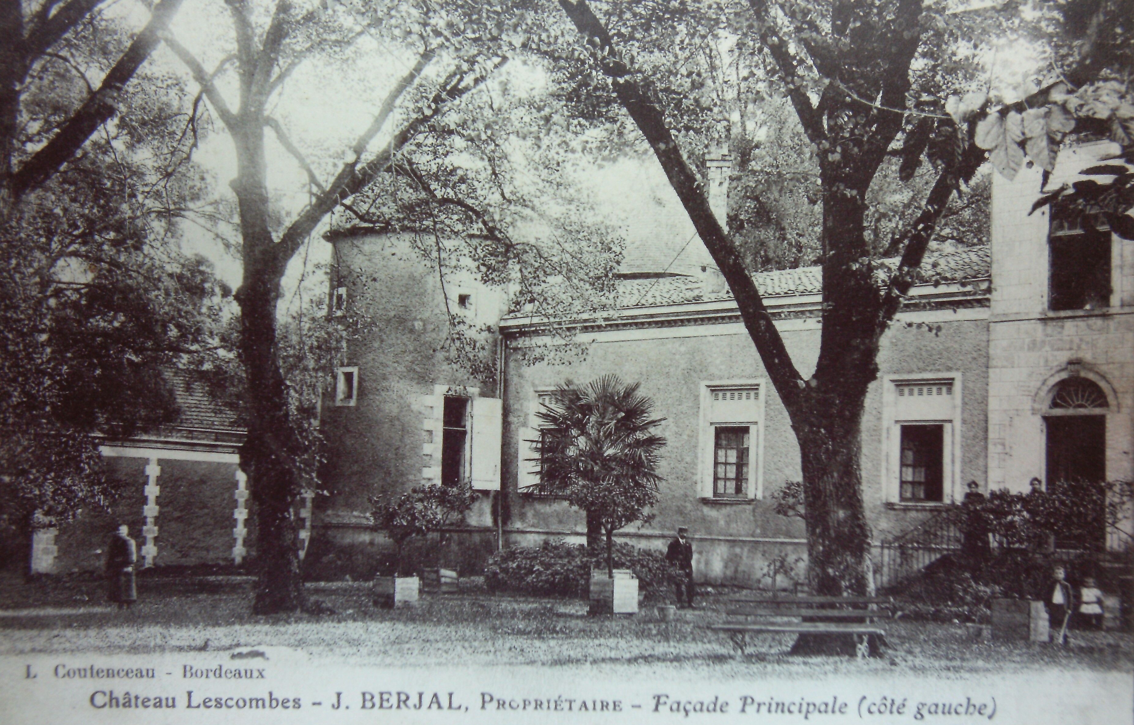 Façade sur l'avenue du Taillan du château