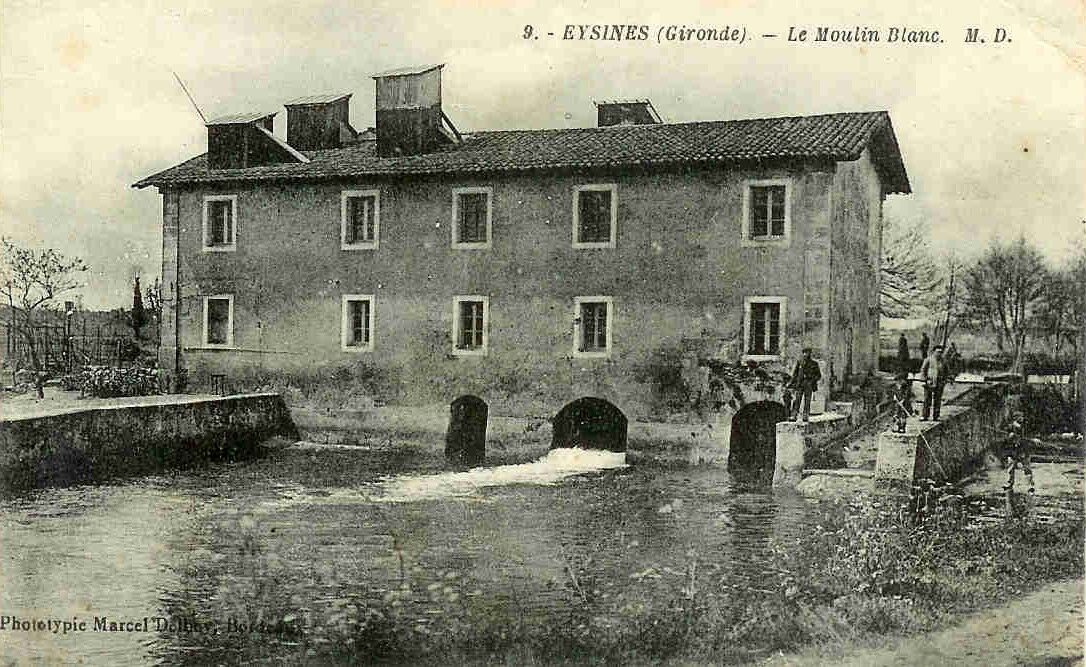 Vue générale du moulin blanc sur la Jalle