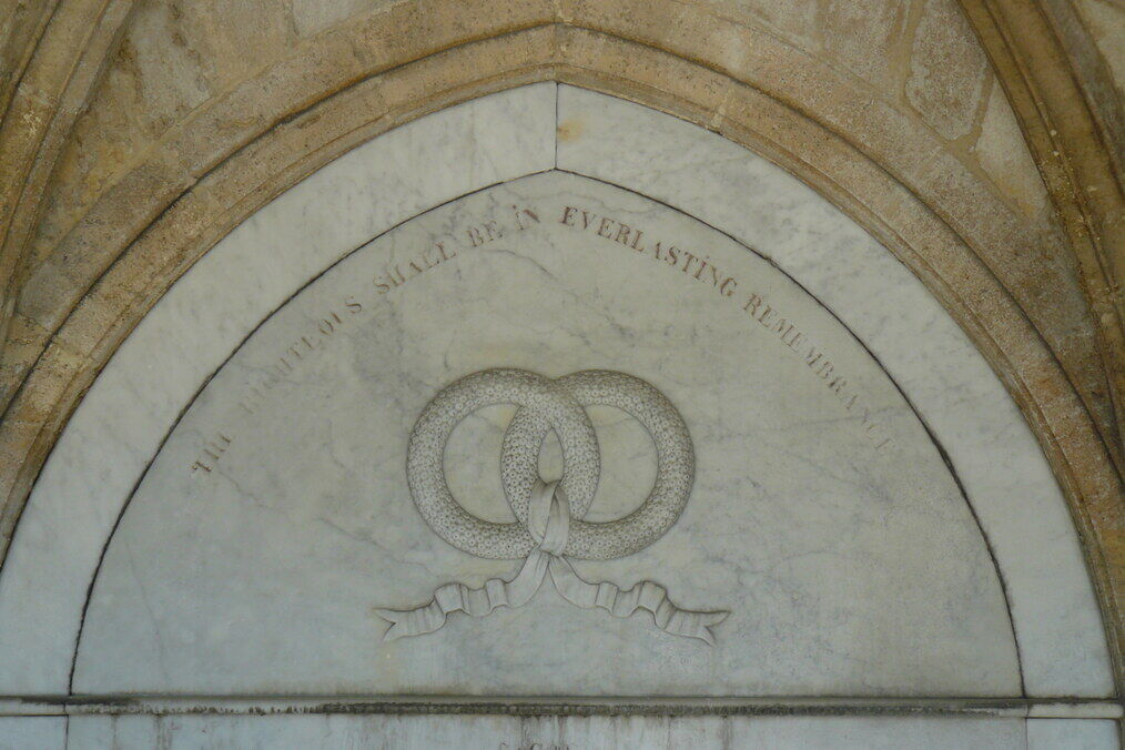 Chapelle Barton, détail et légende en anglais : "The righteous shall be in everlasting remembrance" 