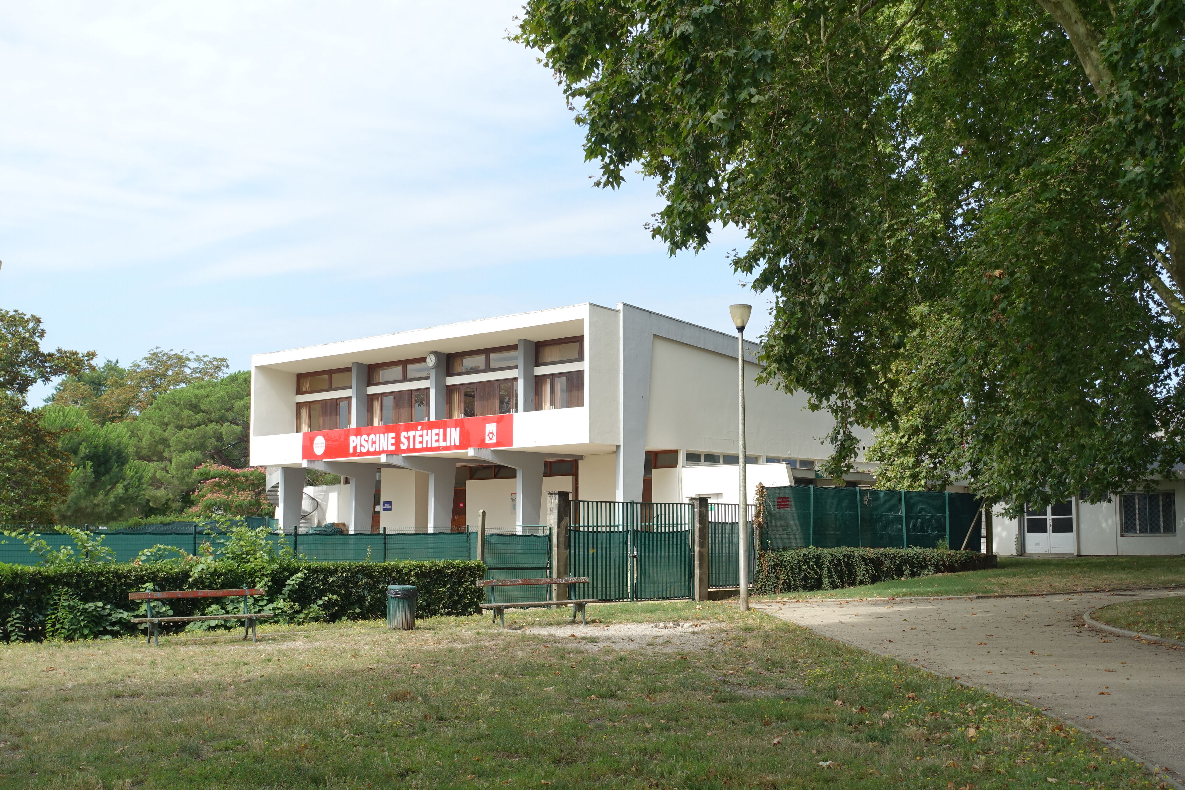 Piscine depuis le square 