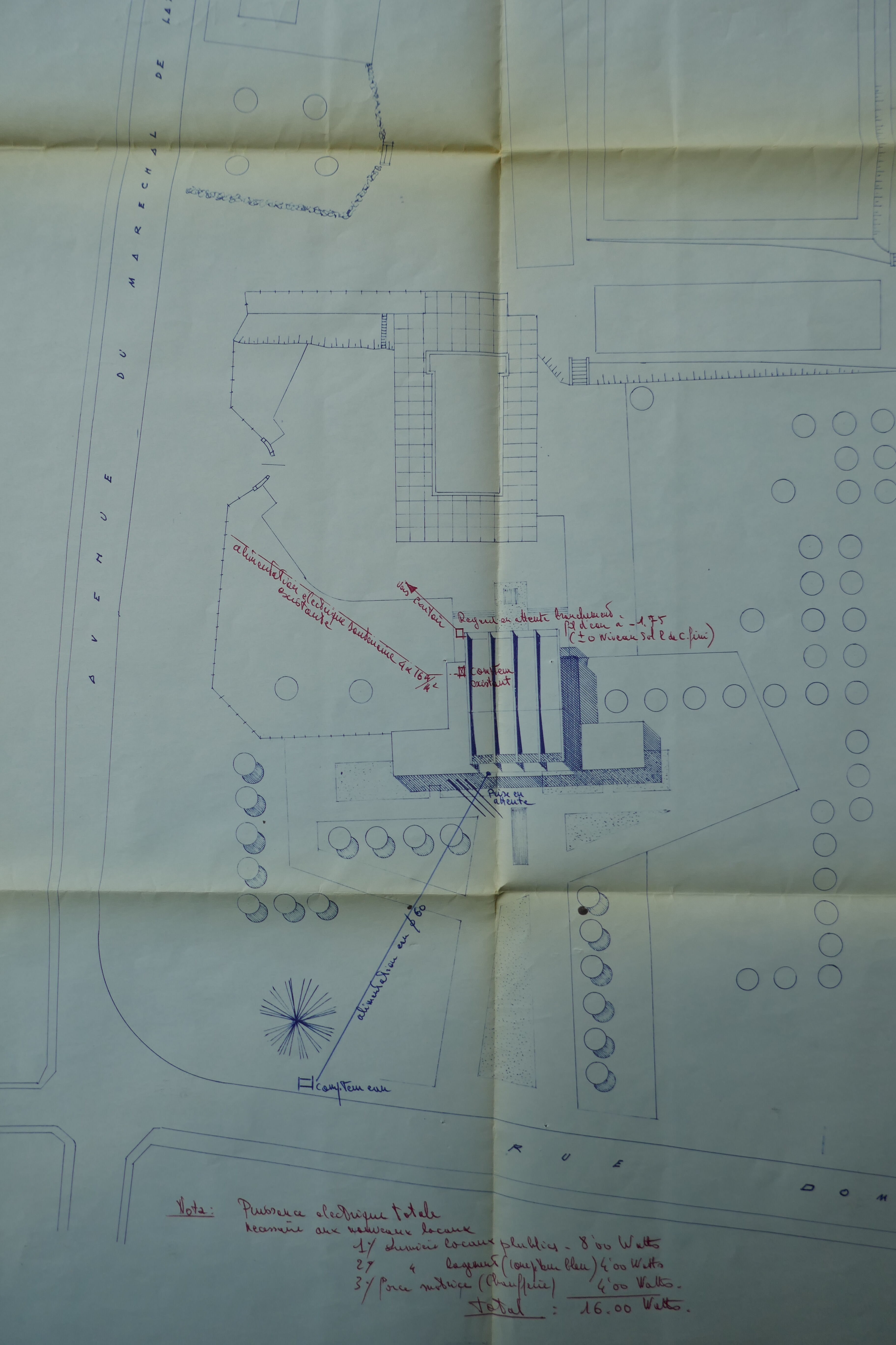 Plan de masse du bâtiment des vestiaires-douches, par les architectes Chaveron, décembre 1964.