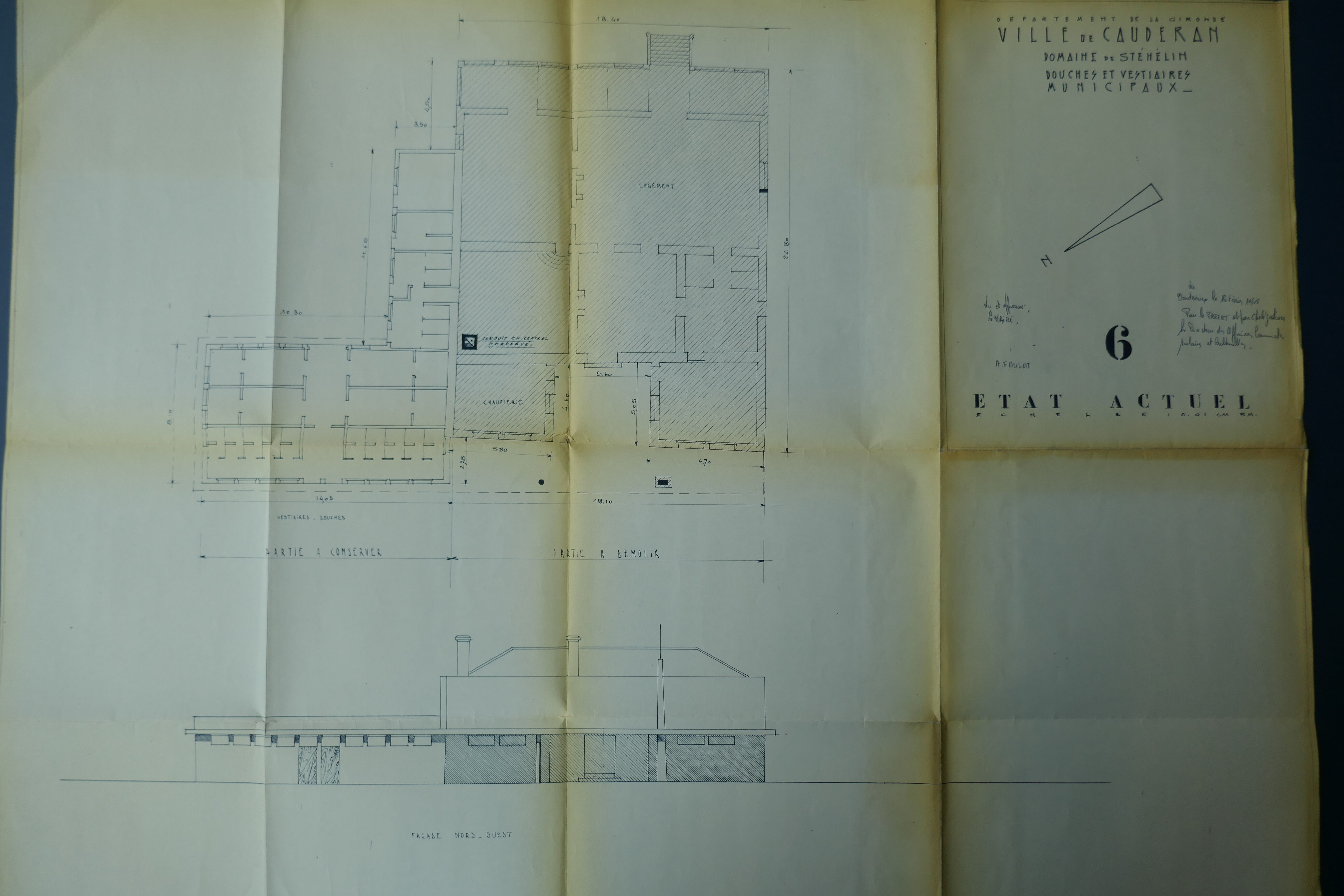 Plan et élévation de l'état actuel des vestiaires-douches, par les architectes Chaveron, 1964.