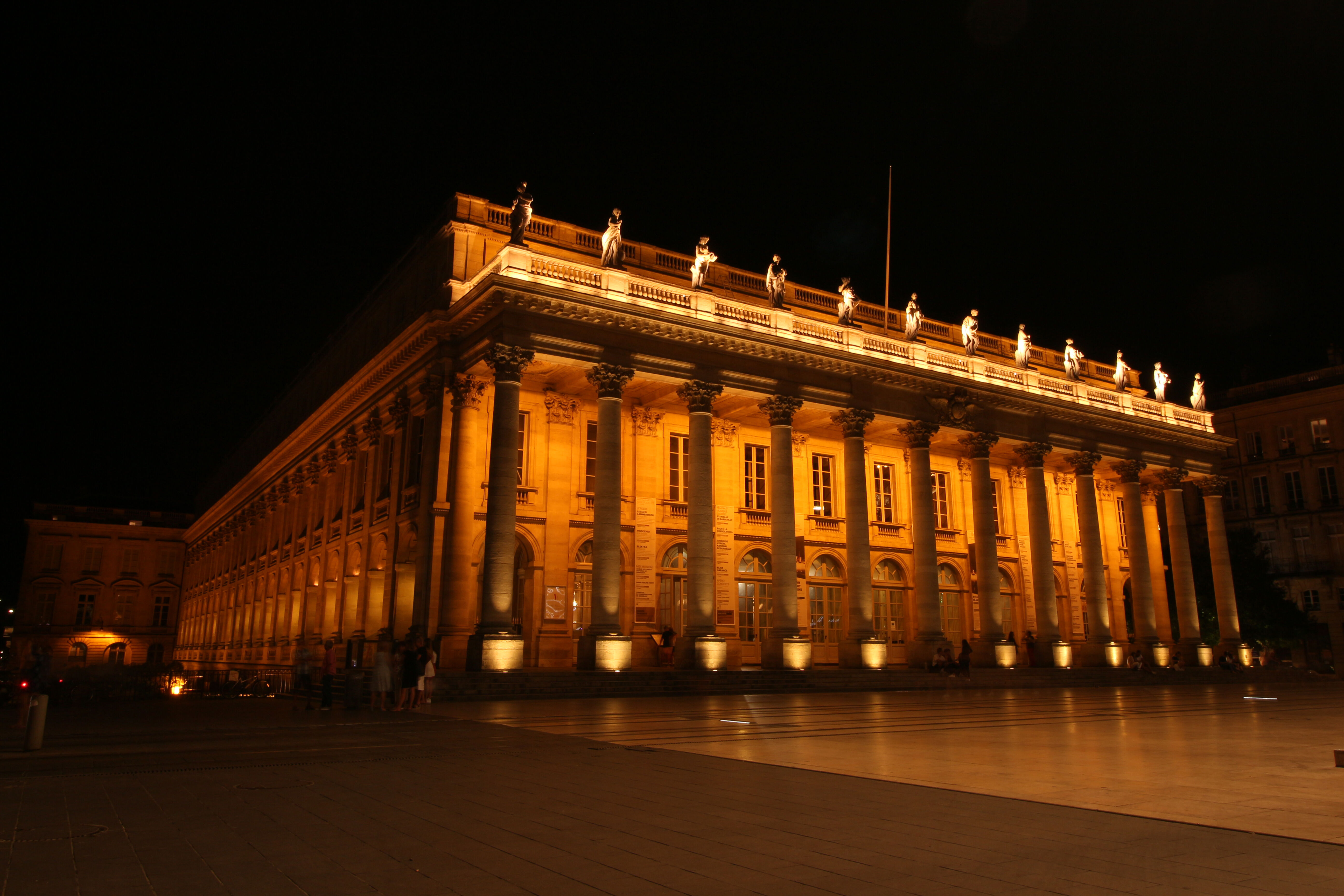 Façade principale de théâtre