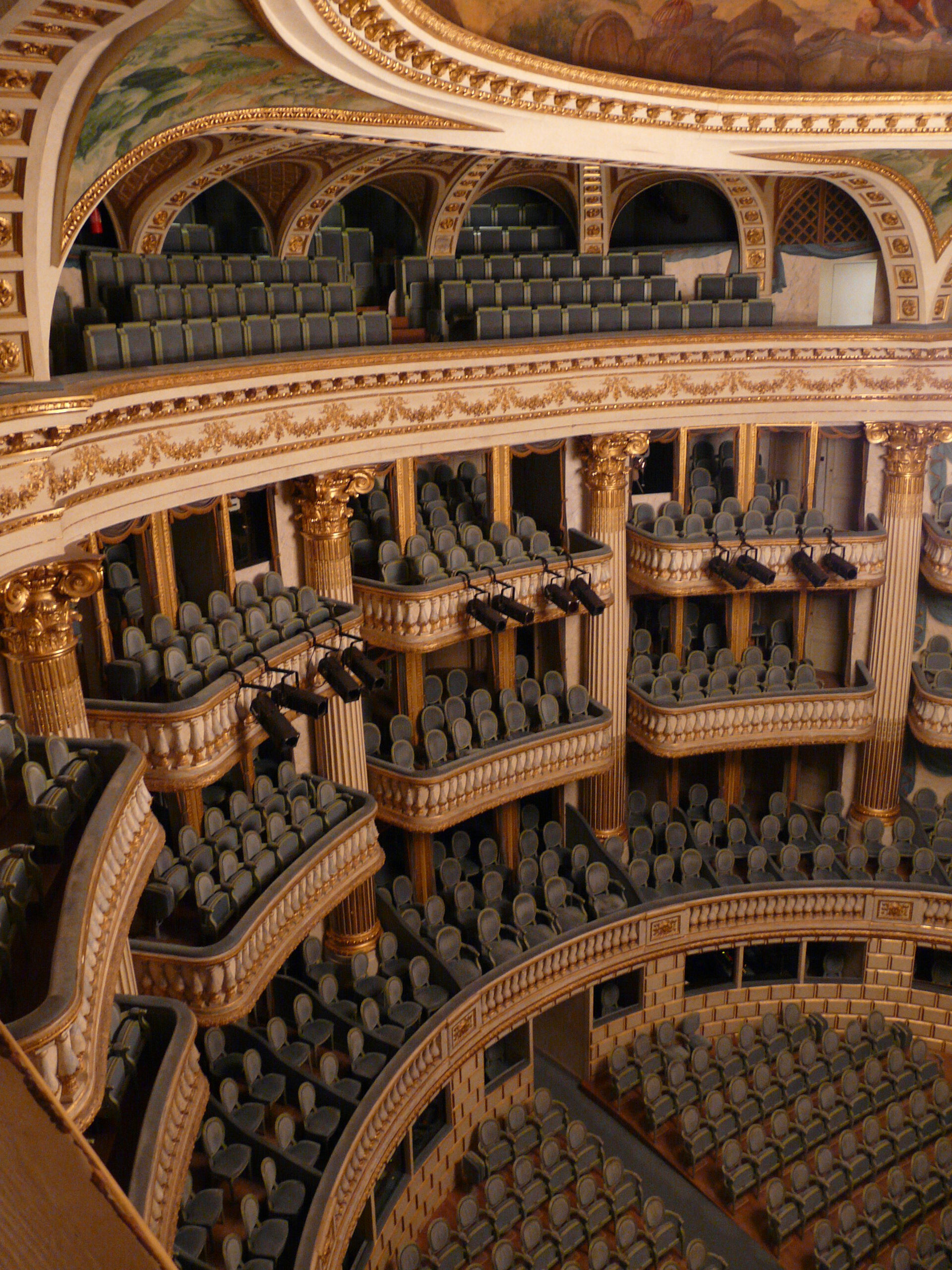 Gradins de la salle du spectacle 