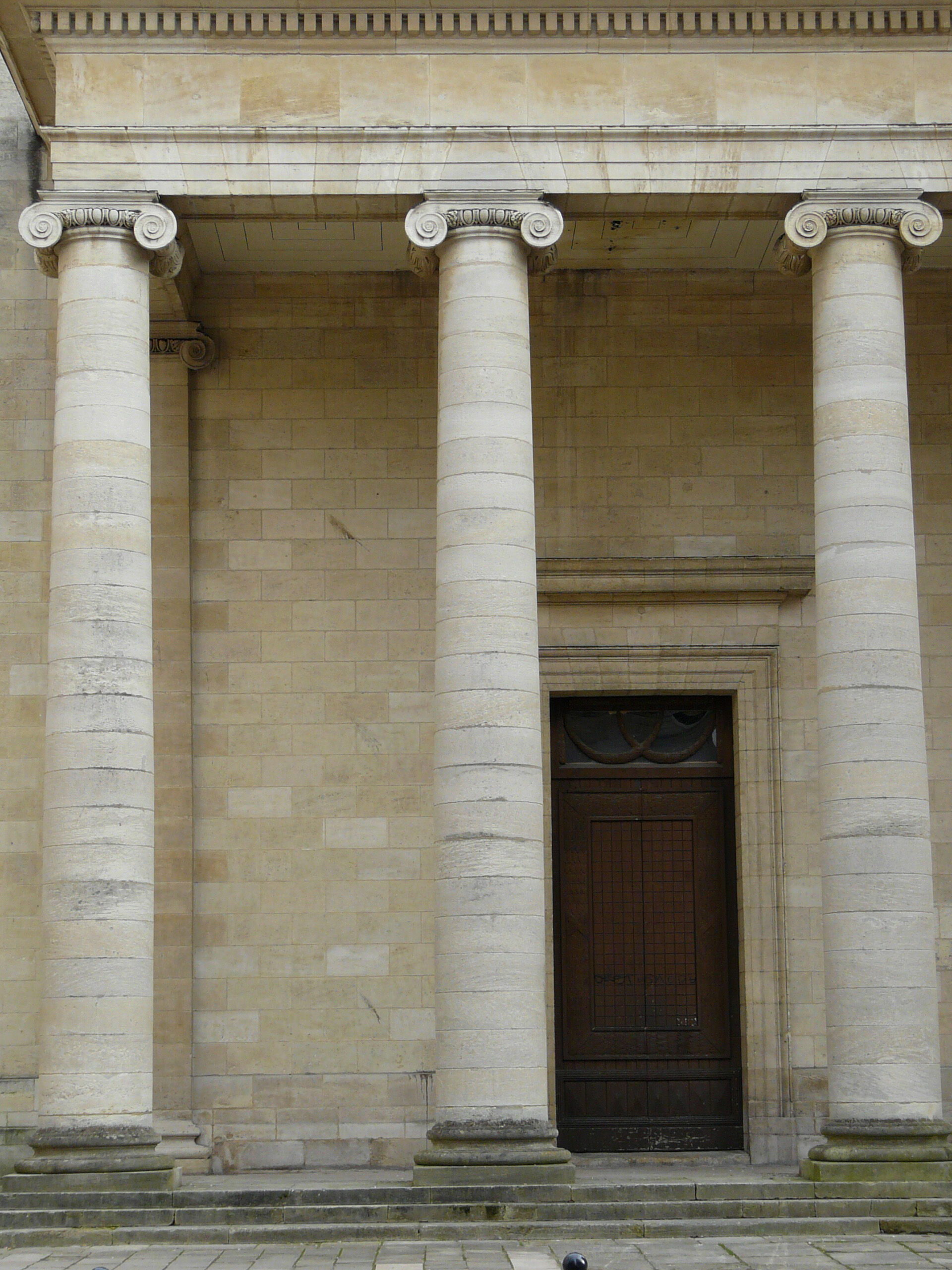 Détail des colonnes corinthiennes, façade principale