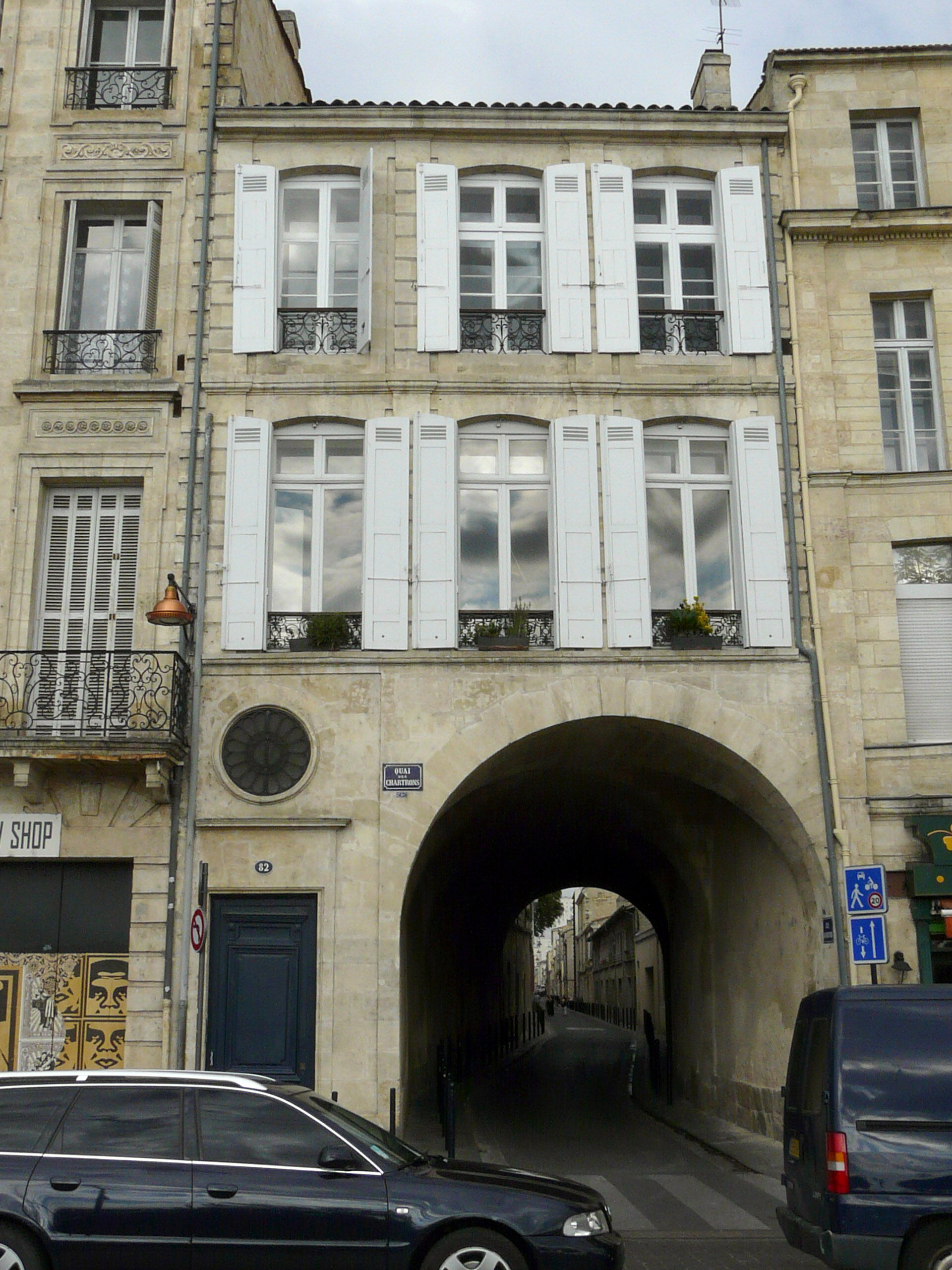 Vue générale du passage depuis le quai des Chartrons