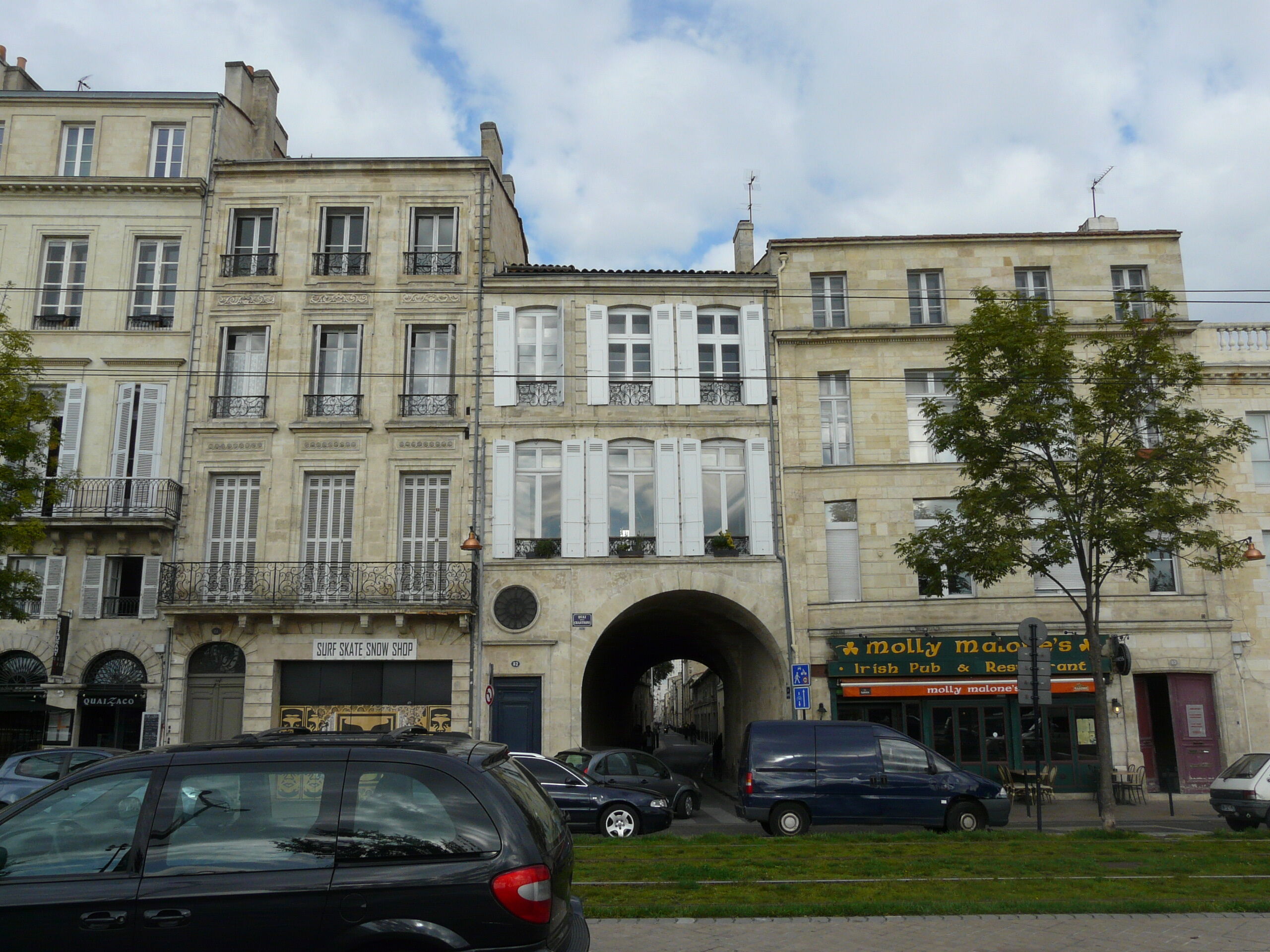 Vue générale du passage depuis le quai des Chartrons